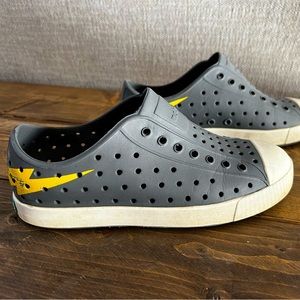 Native Shoes Jefferson Sneakers Kids size 2 Gray lightening bolt